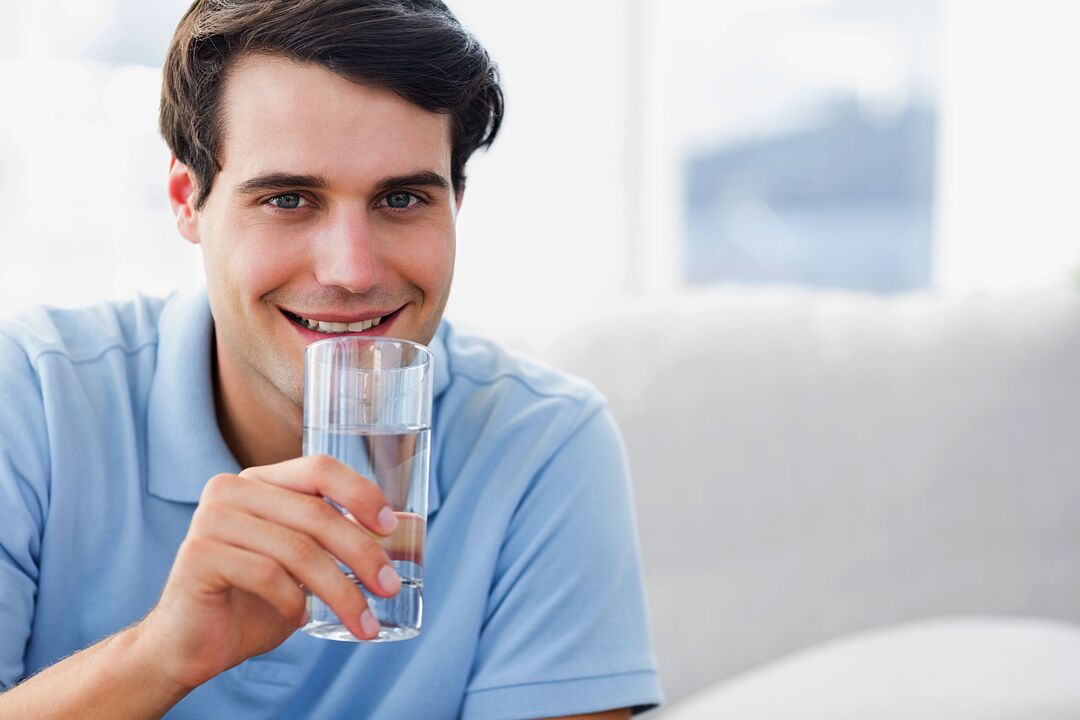 Tome las cápsulas Ocuvit con agua limpia. 